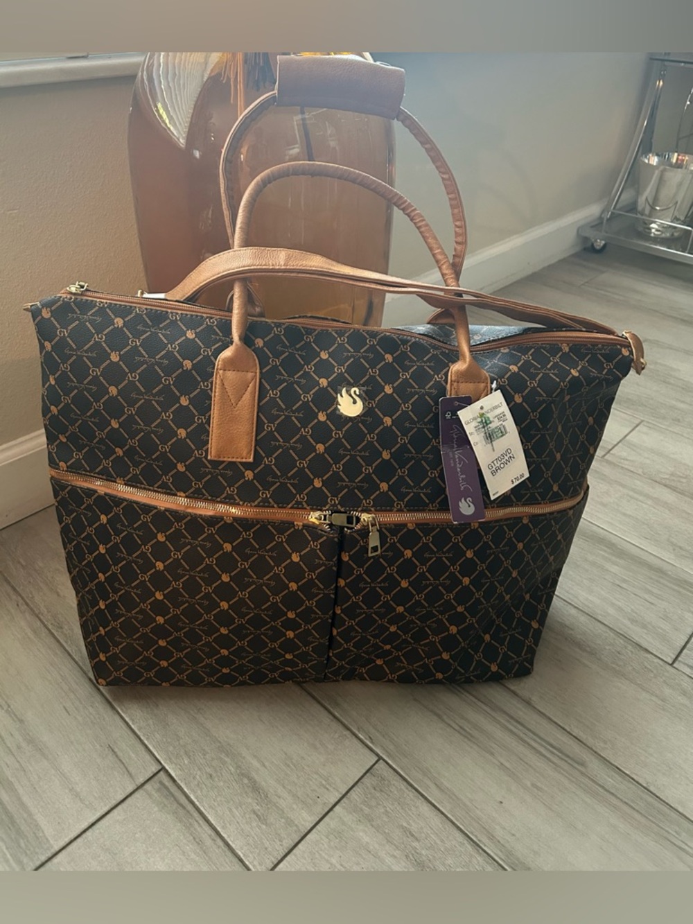 Gloria Vanderbilt large logo travel bag